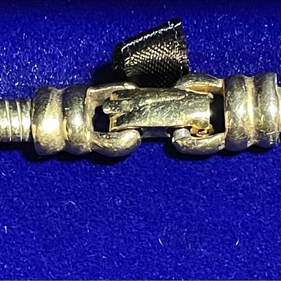 Givenchy Elegant Gold Necklace with Rhinestone Accents - Picture 3 of 6